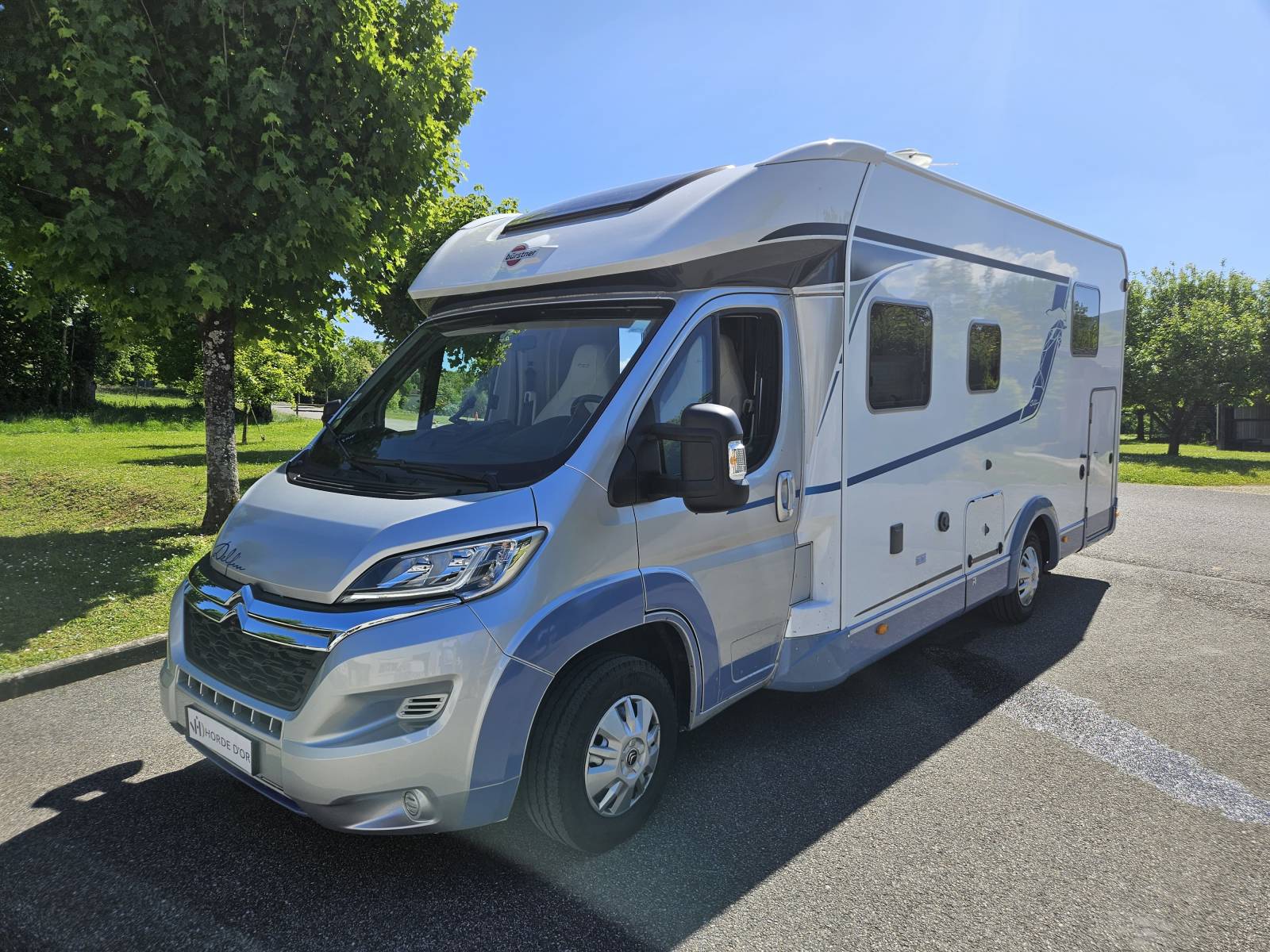 Vente de fourgon occasion aménagé  Bourgoin-Jallieu 38 en Isère