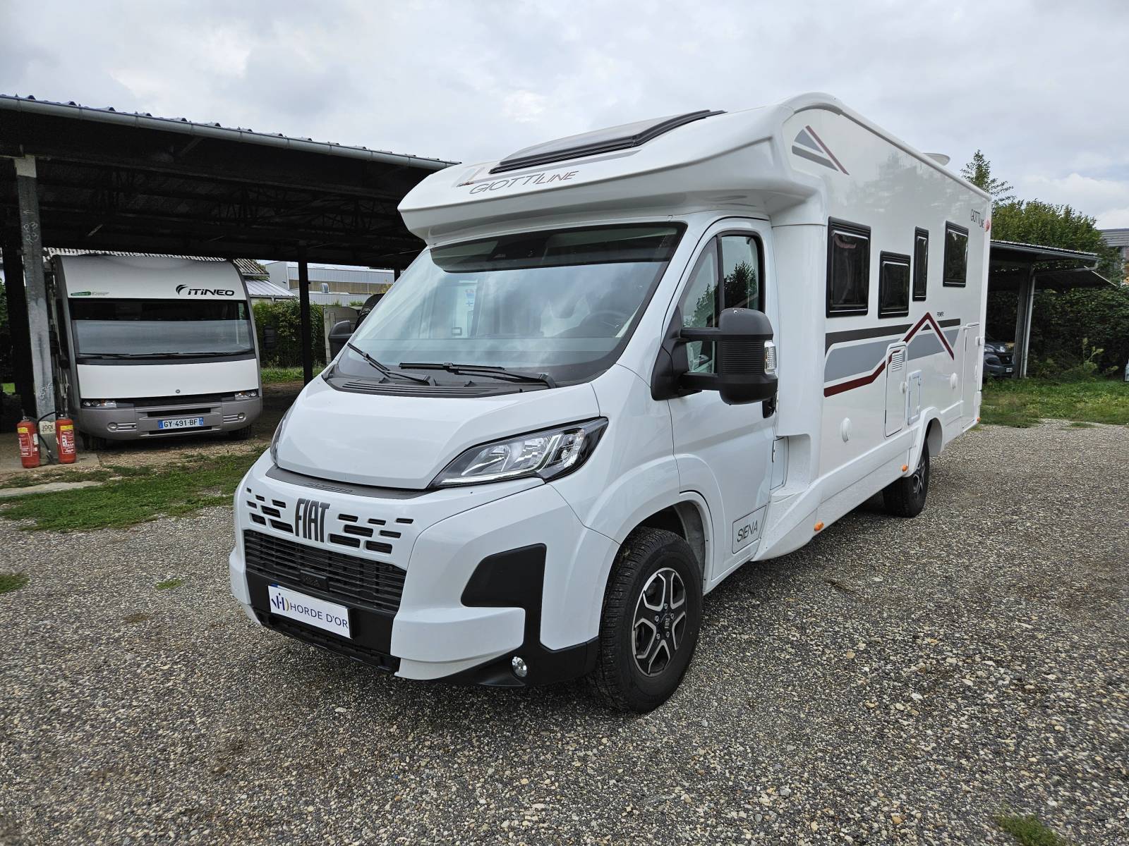 Vente d'un magnifique profilé familial Giottiline Siena 397 1ère Edition en 180 ch et boîte automatique avec lit central très bien optionné visible à Domessin (73) en Savoie.