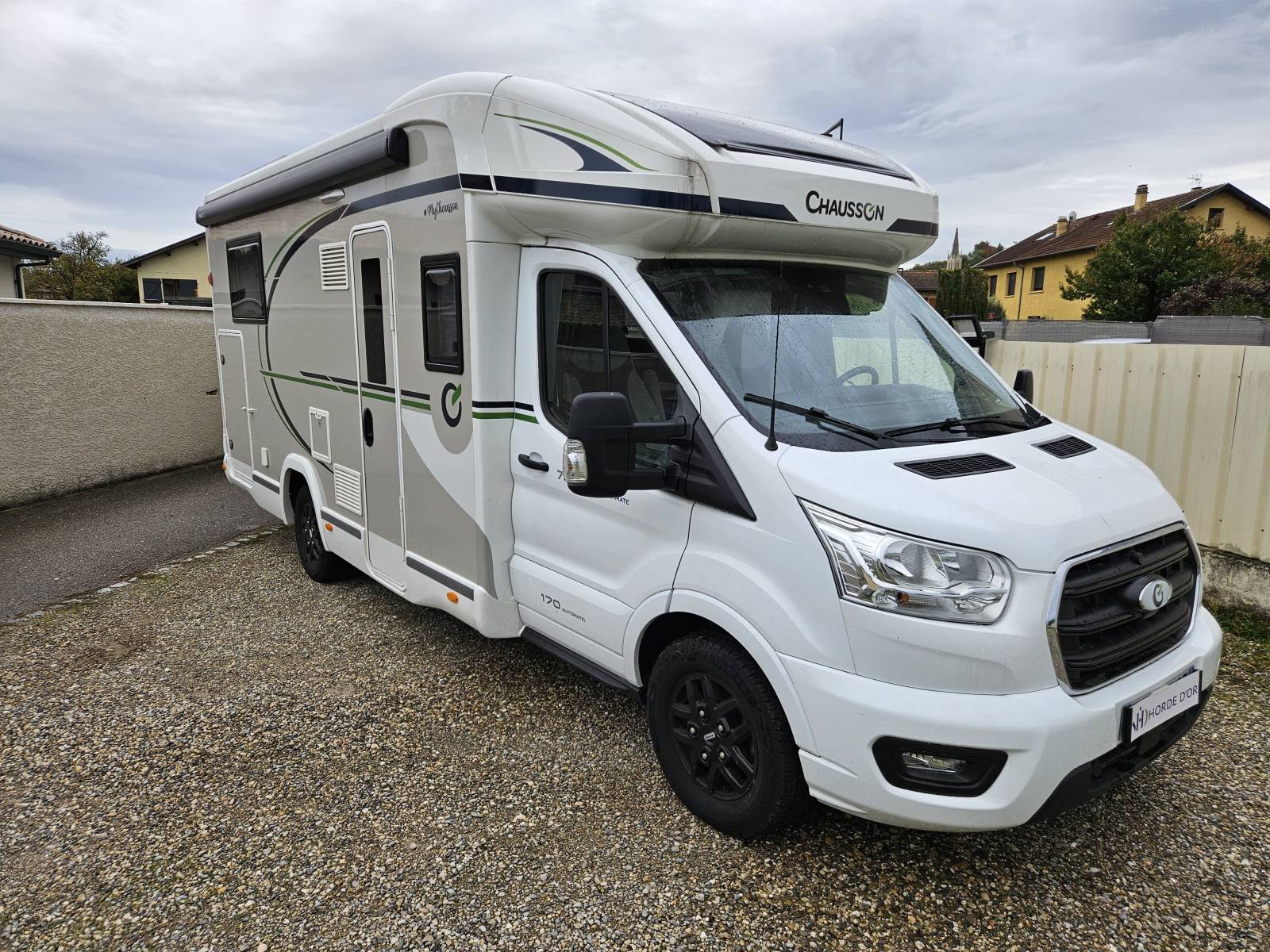 Vente d'un splendide profilé familial Chausson 788 pour les week-ends et les vacances visible à  Marennes(69) dans le Rhône.