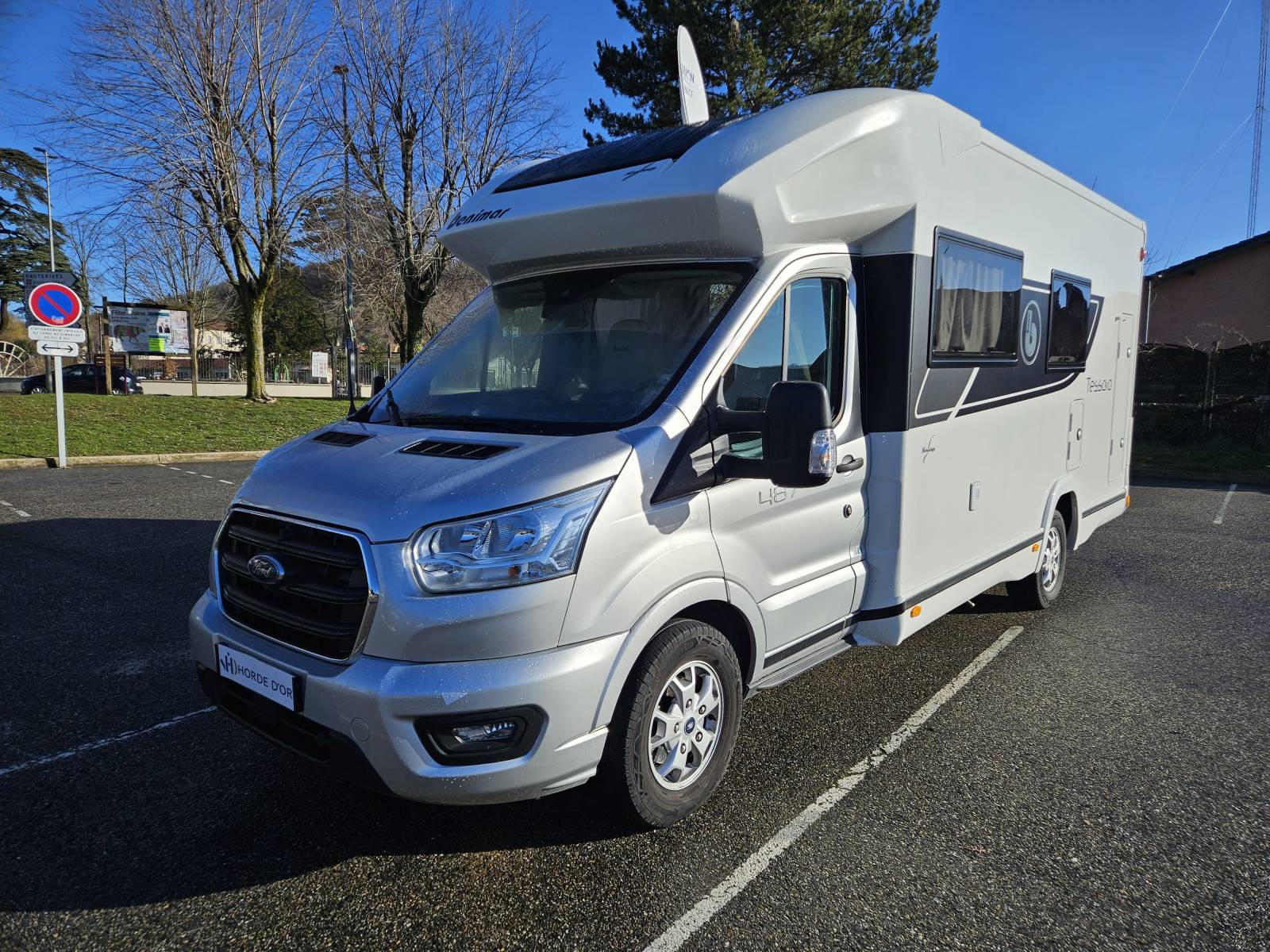 vente d'un superbe PROFILE COMPACT BENIMAR TESSORO 487 idéal pour un couple recherchant un maximum d'espace visible à SAINT DONAT SUR L'HERBASSE (26) dans le Drôme