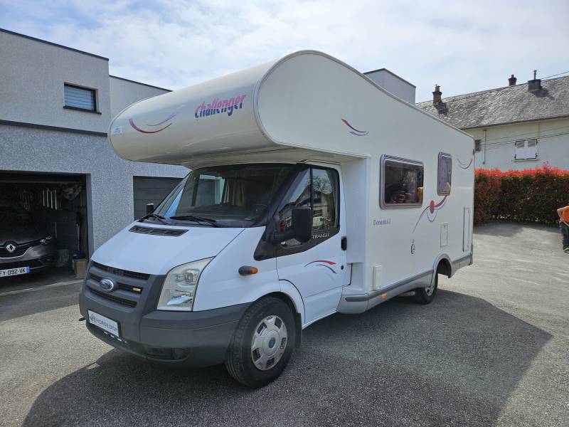 Vente d'un très beau camping car capucine Challenger 43 génésis familial avec 6 couchages et 6 places carte grise situé à Chambéry(73) en savoie.