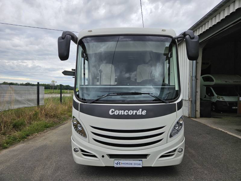 Vente d'un magnifique intégral très haut de gamme concorde sur porteur daily iveco en 205 ch et boîte  automatique avec lits jumeaux très bien optionné  visible à Eyzin-pinet dans l'Isère (38).